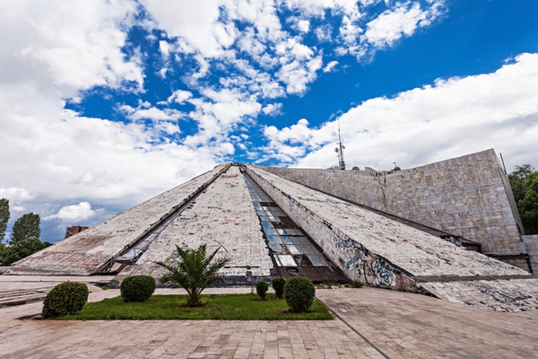 Centrul Piramida, Tirana
